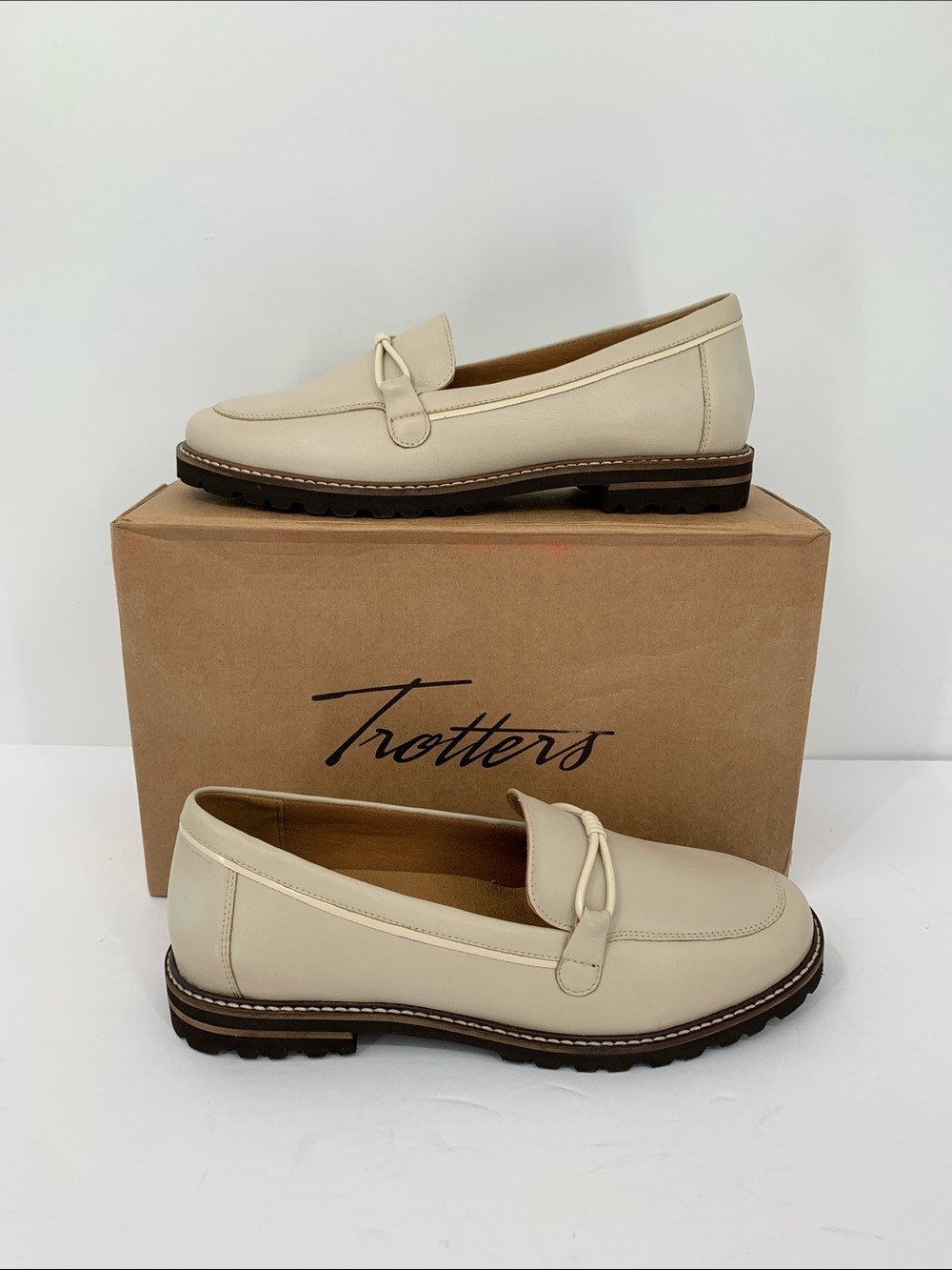 Trotters Fiora loafer shoe slip-on leather cream ivory strap women new 9 WIDE 9W